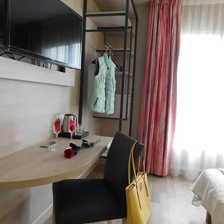25 Hotel 3*
